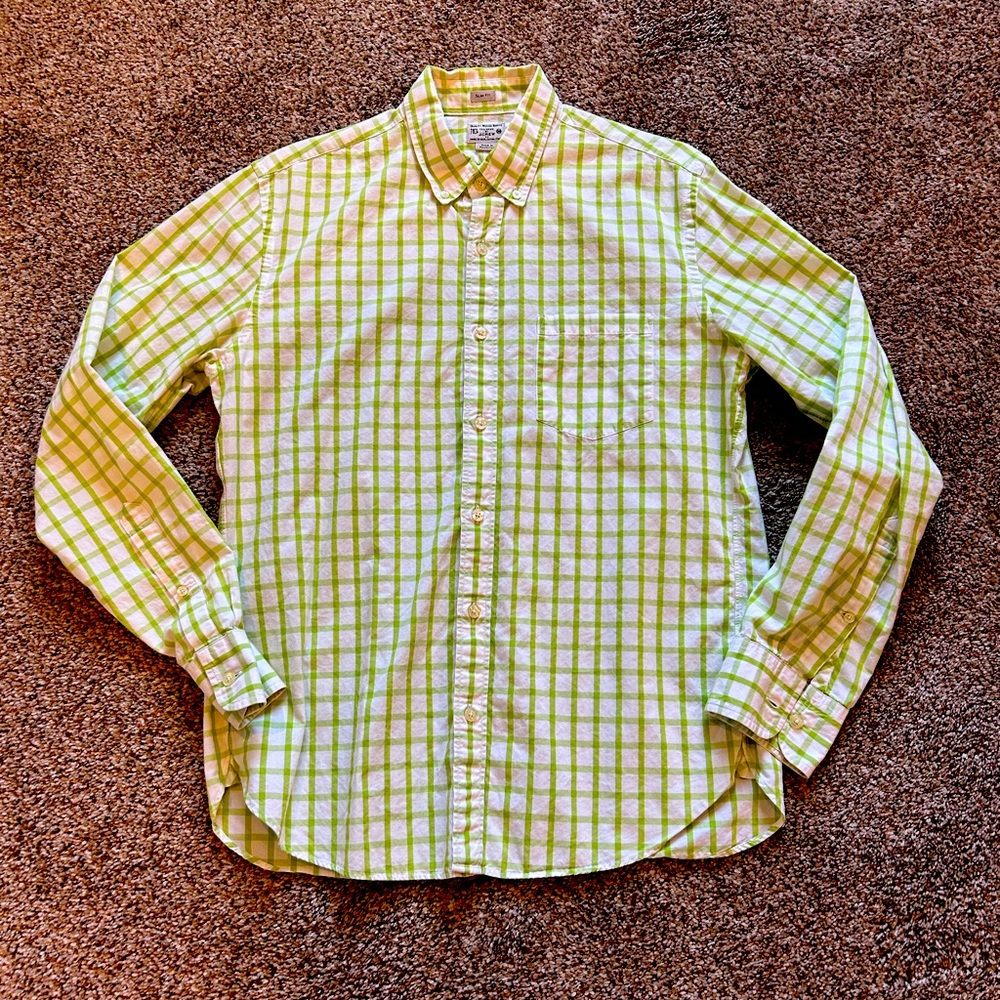 J Crew button down short made from cotton and super soft. Medium casual/dress